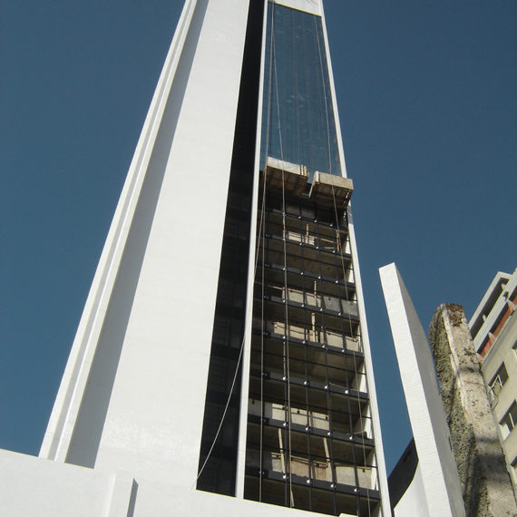 Fachada Glazing e Esquadrias em Alumínio | Edifício Residencial Brigadeiro Towers e Ibis Hotel Obras em Curitiba