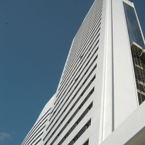 Fachada Glazing e Esquadrias em Alumínio | Edifício Residencial Brigadeiro Towers e Ibis Hotel Obras em Curitiba