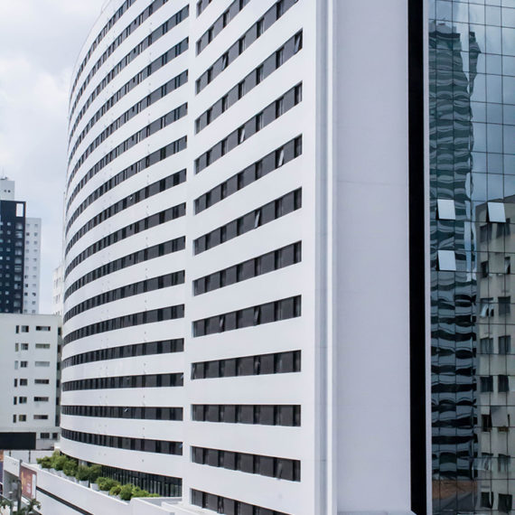 Fachada Glazing e Esquadrias em Alumínio | Edifício Residencial Brigadeiro Towers e Ibis Hotel Obras em Curitiba