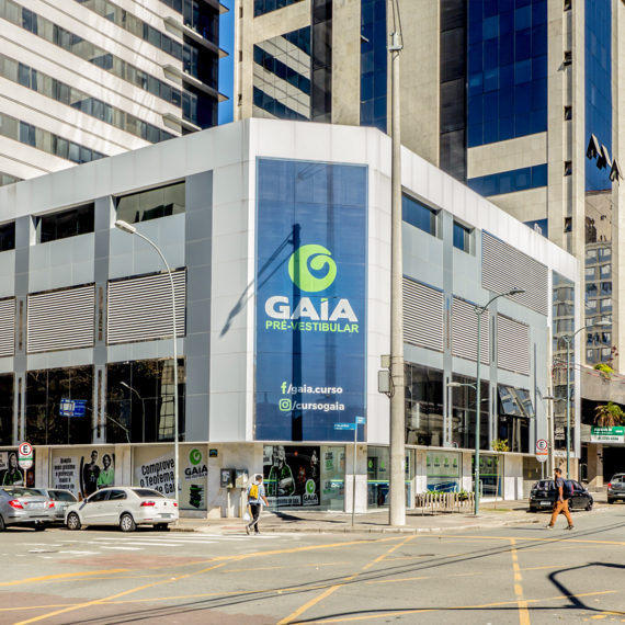 Fachada Glazing e Brises em Alumínio | Sulinorte Esquadrias | Edifício Comercial em Curitiba