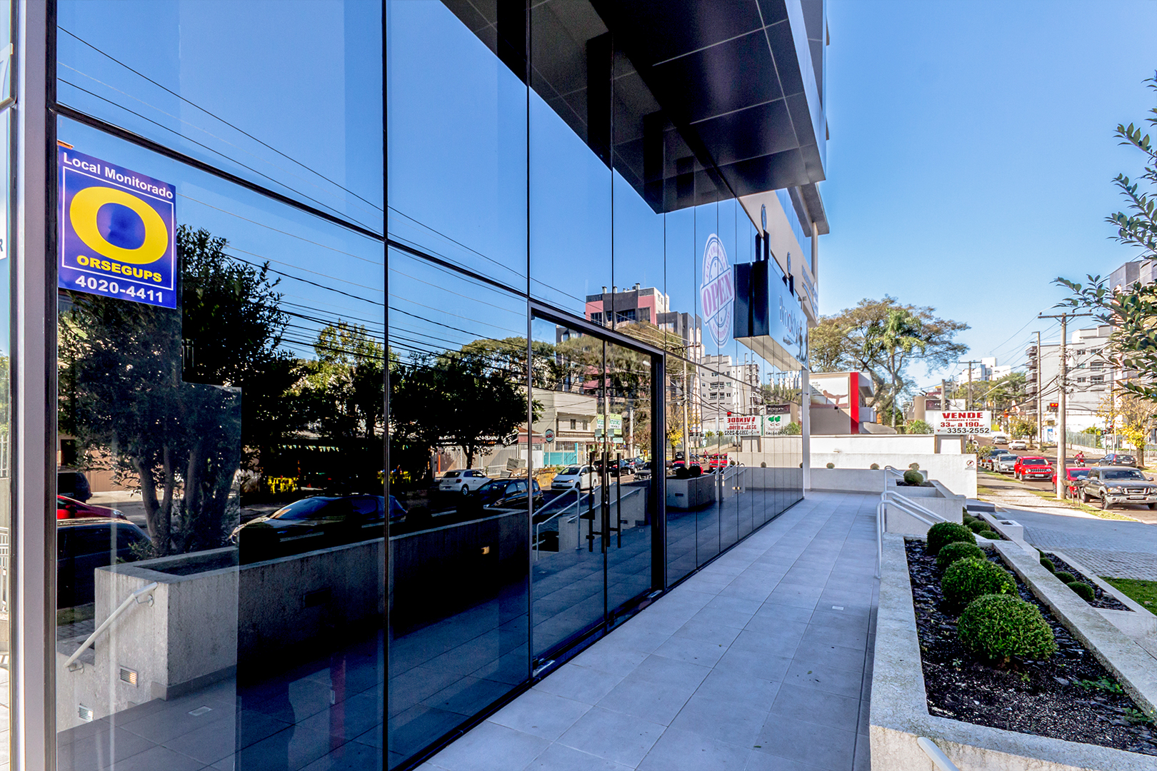 Esquadrias e Fachadas Glazing Pele de Vidro | Edifício Comercial Brunatto Business Center em Curitiba