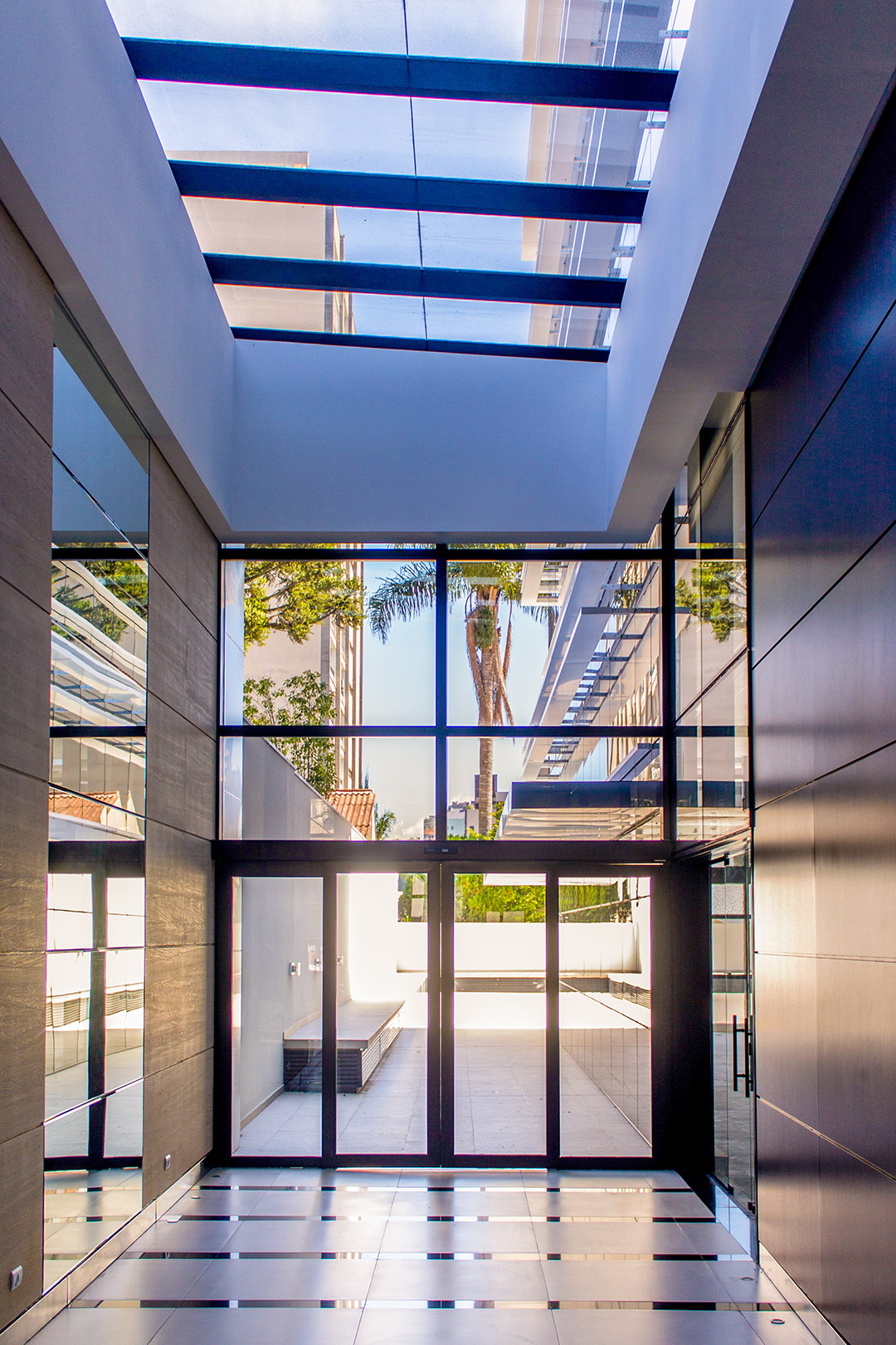 Sulinorte Esquadrias - Cobertura em Alumínio para Hall de Entrada | Edifício Le´Hermitage Homs Empreendimentos